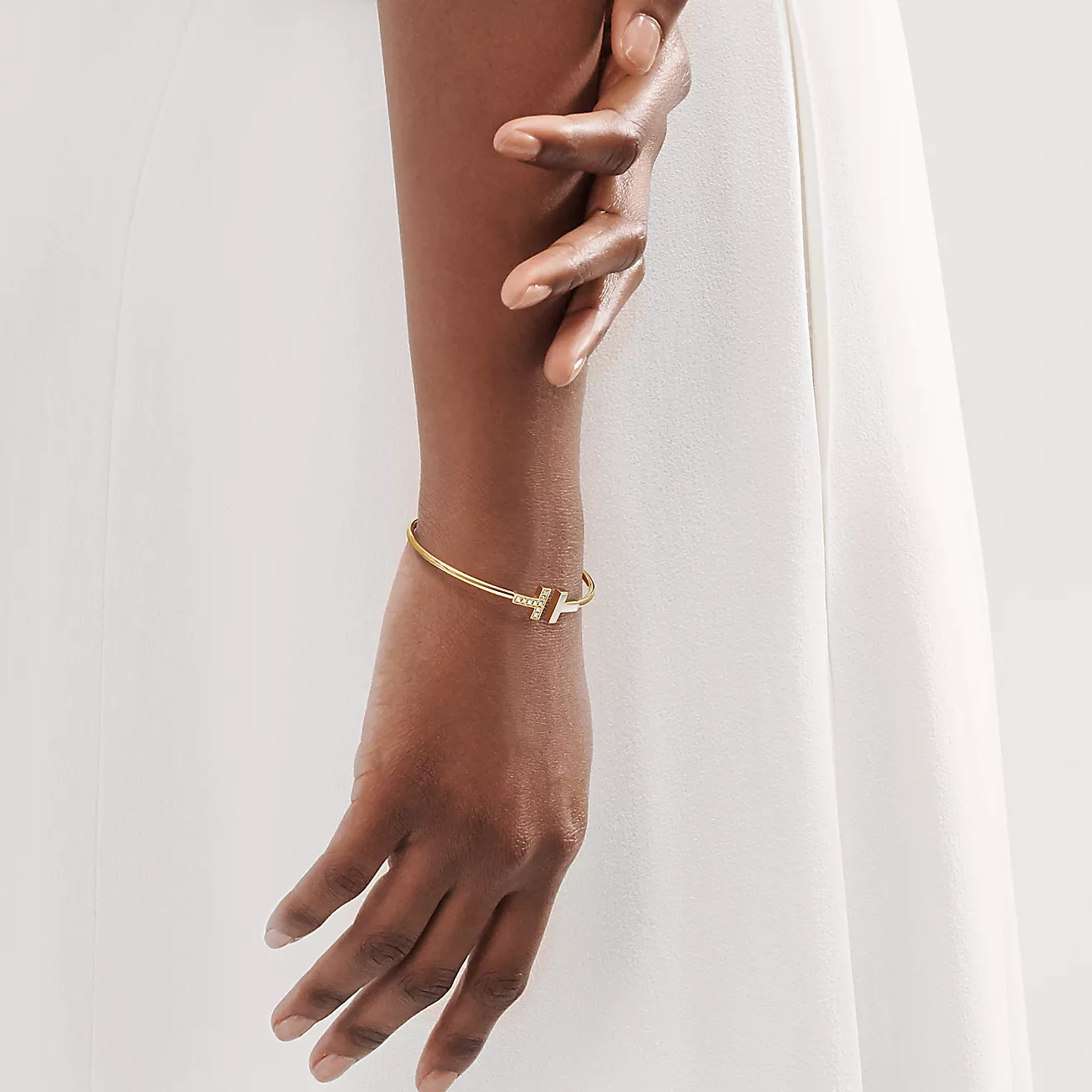 coil bracelet 18-karat gold with mother-of-pearl and diamonds--GaiYalun