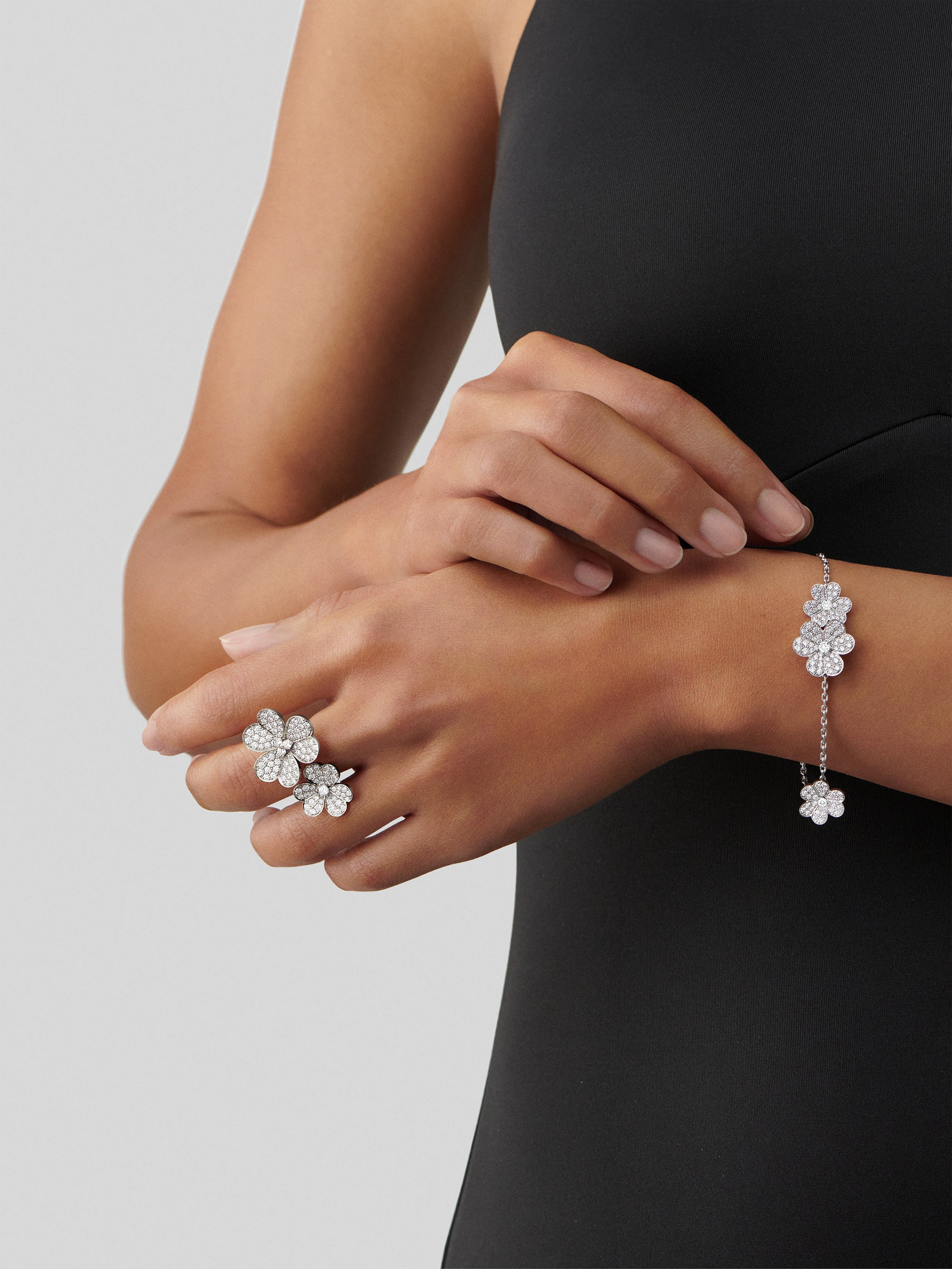 Van Cleef & Arpels Frivole bracelet, 5 flowers--GaiYalun